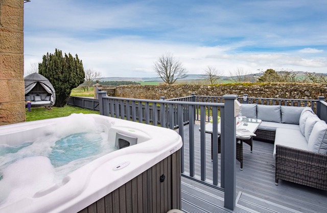 Jacuzzi, jardin de type spa, poêle à bois