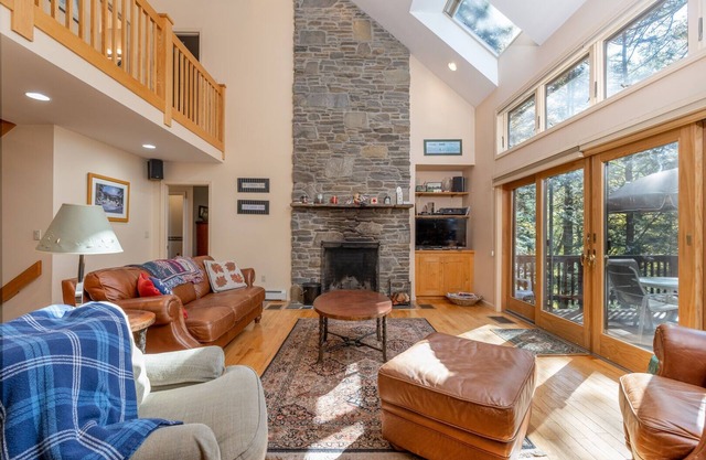 Hot Tub Spacious | Tichenor Road Lodge*