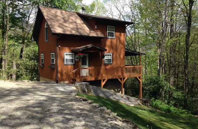 HEBDOMADAIRE 29% de réduction. CREEK, VIEW, WIFI, ~ A / C ~, lit king, jacuzzi, bain à remous pvt.