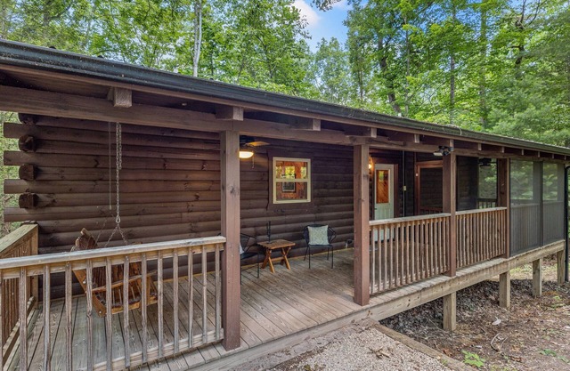 Hot Tub, WiFi, Fireplace - Cliffview Resort - DayDreamer Log Cabin - 9mins to Natural Bridge RRG!