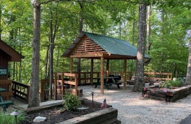 Hot Tub, WiFi & Pets - Sunday Silence in Red River Gorge, KY!