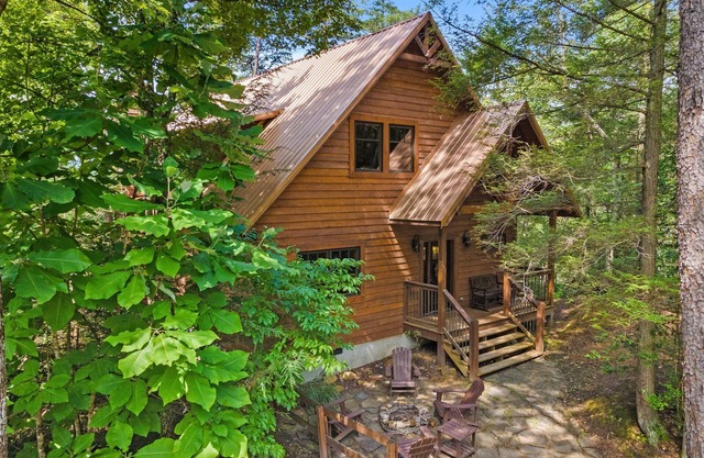 Hot Tub & WiFi - Sky Pointe - LUX cabin w/ views in Red River Gorge, Kentucky!