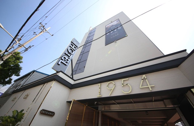 Hotel 1954