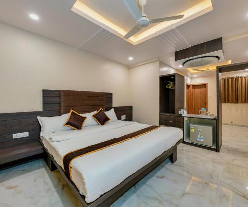 Hotel Aatithya Satkar Near Mahalaxmi Temple