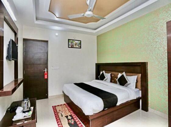 Hotel BRI Elite Family Hotel 500 Mtr Tajmahal