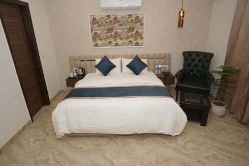 Hotel Chandigarh Heights - Airport Road Manali Highway Transit Hotel