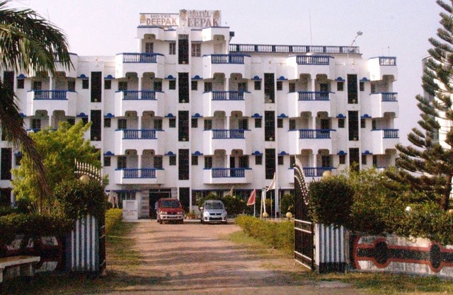 Hotel Deepak