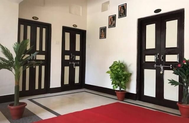 Hotel Dharohar Palace