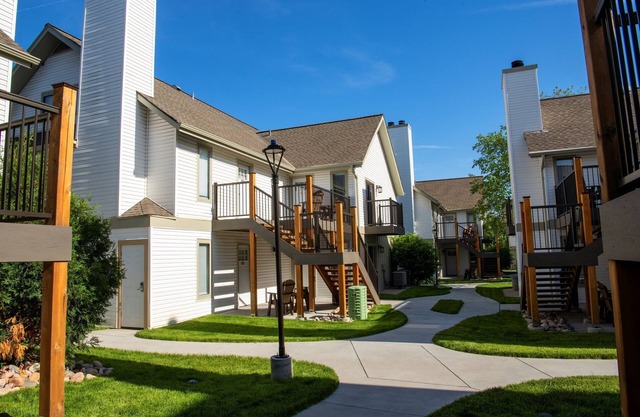 Hotel Family Loft Suite. 1K2Q Washer/Dryer. 10 min to downtown!!