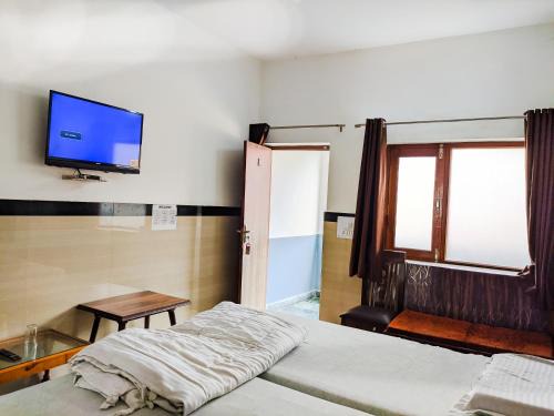 Hotel Goverdhan - Walking to Raja Ki Mandi Railway and 3km from ISBT