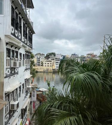 HOTEL HANUMAN GHAT On LAKE PICHOLA