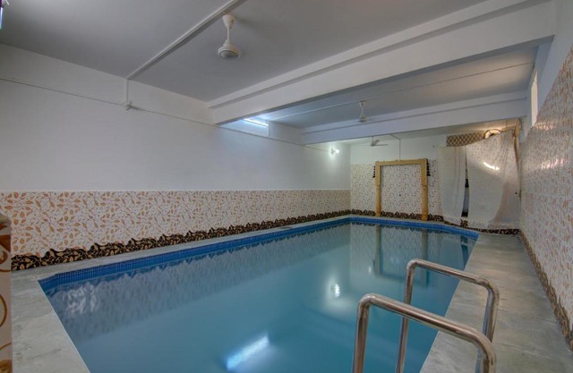 Hotel Heera Court
