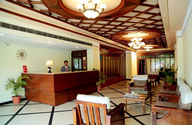 Hotel Hollyhock