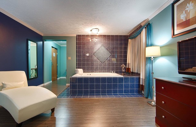 Hotel Lincoln Inn on Route 66 and near I-55
