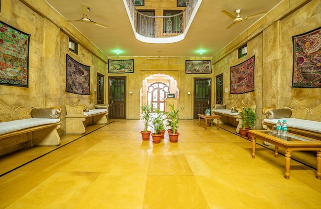 Hotel Marina Mahal