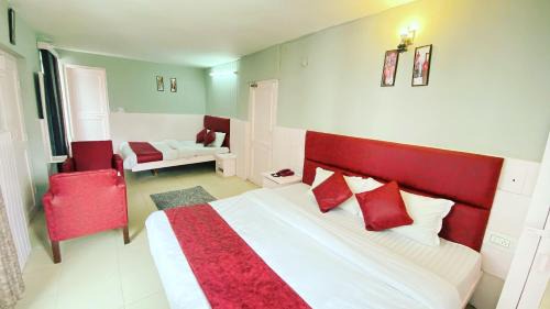 Hotel Meadows & Hotel Ocean Edge ! Family Hotel ! A couple Hotel ! Near to Hadimba Temple
