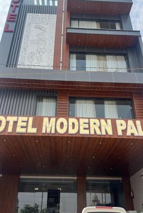 Hotel Modern Palace