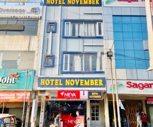 Hotel November 1 min from zirakpur bus stand