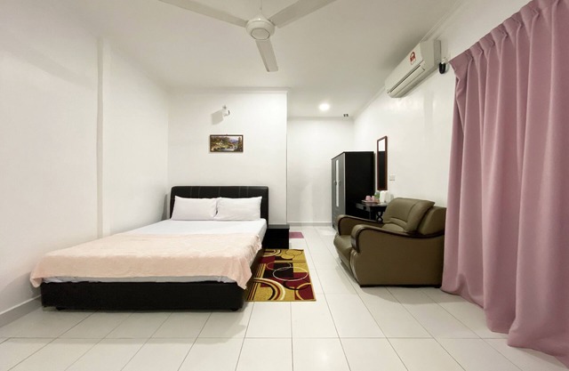 OYO 90230 Dh Residence