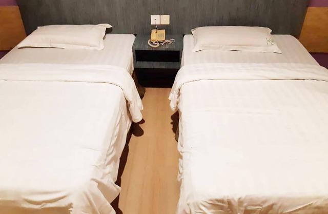 Super OYO 43930 Hotel Esplanade