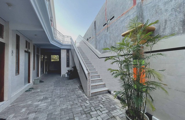 SPOT ON 93035 Karman's Sari Homestay Syariah