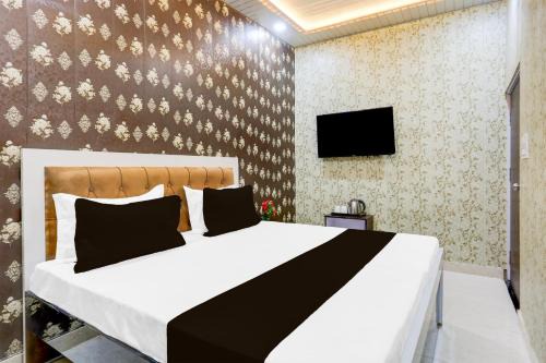 Hotel O Radha kunj By Namasya Retreat International