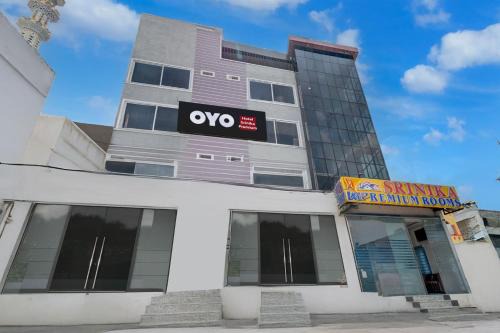 Hotel O Srinika premium near airport