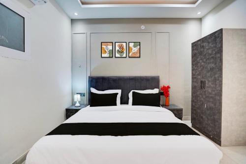 Hotel O SS Royal