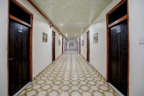Hotel O The Royals Inn