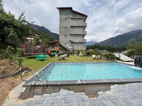 Hotel Old Smugglers with Balcony mountain view AC hot and Cold Near to Hadimba Temple Near to Mall Road#Free Pick from Volvo Bus Stand