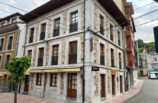 Hotel Piloñés