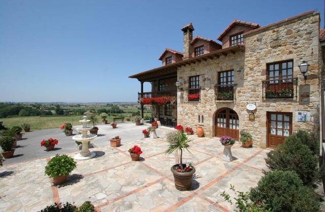 Hotel "Posada de Cantabria EL SOLAR" - Gintonic- Bar -Terraza panorámica