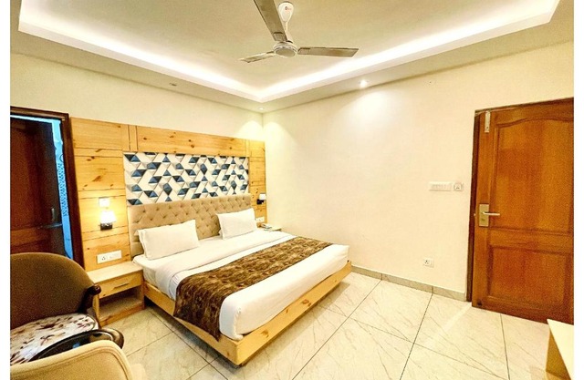 HOTEL PREMIUM WOW NEAR C J Park Kolkata
