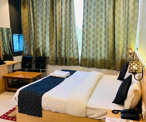 Hotel Ramay Palace 400 Meter from Ram Mandir Ayodhya