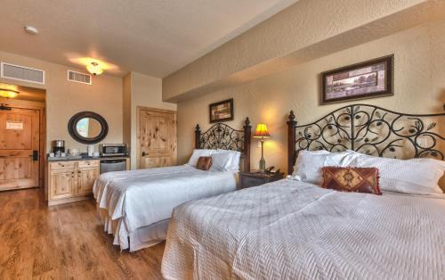 Hotel room in Canyons Village, mountain view, outdoor pool, hot tub, near hiking & biking 223C