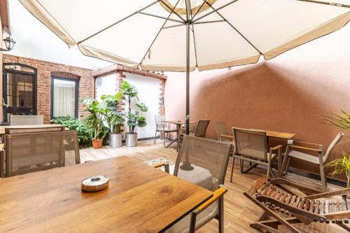 Hotel Room w Garden Near Moda Shore and Kadikoy Sq