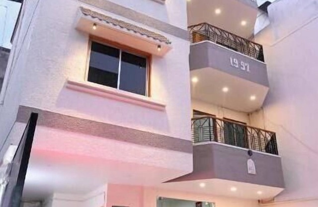 Hotel Roshan Palace