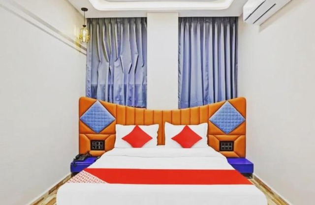 Hotel royal orbits