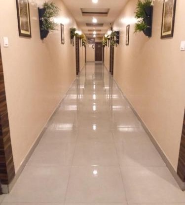 Hotel S R