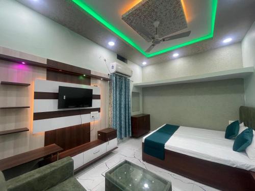 Hotel S S A