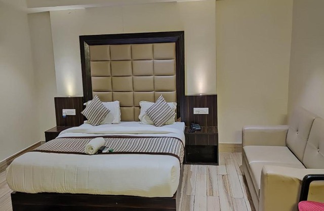 Hotel Sanjay Galaxy, Kanpur