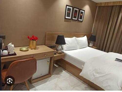 Hotel Shine Inn Couple Friendly M2k Cinema Rohini