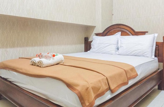 Hotel Shinta 2 near Alun Alun Kertosono Mitra RedDoorz