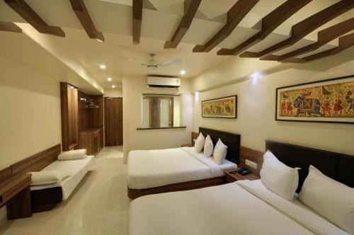 Hotel Shreeji Vatika, Airport Road