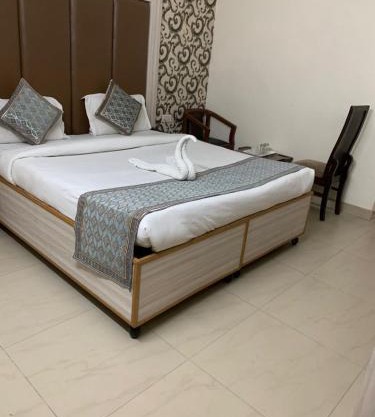 Hotel Star Palace - Near Karol Bagh Metro