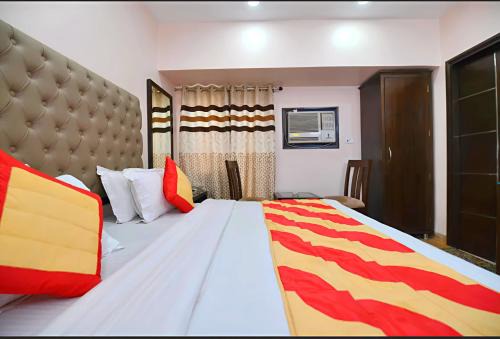 Hotel Star Pink' Couple friendly'Near rk ashram metro