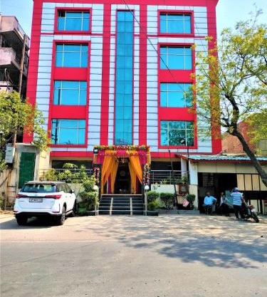 Hotel Sunshine Park - Near Anand Vihar Railway Station