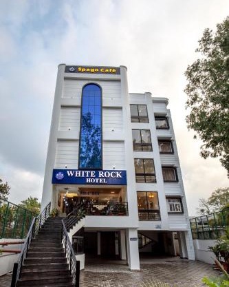 Hotel White Rock By The Solitaire Hospitality