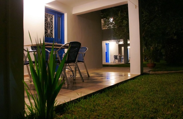 Maison de vacances d'été dans un bel espace extérieur avec piscine
