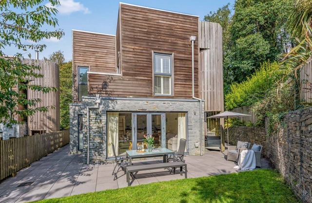 Belle maison de vacances avec un bain à remous, terrasse sur le toit et un patio spacieux